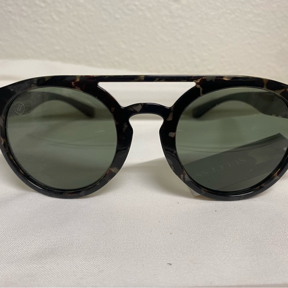 BLENDERS Sunglasses Unisex Polarized Tortoise Frame. New!! - Picture 1 of 7